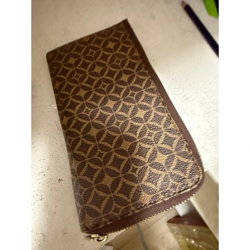 Fossil leather wallet